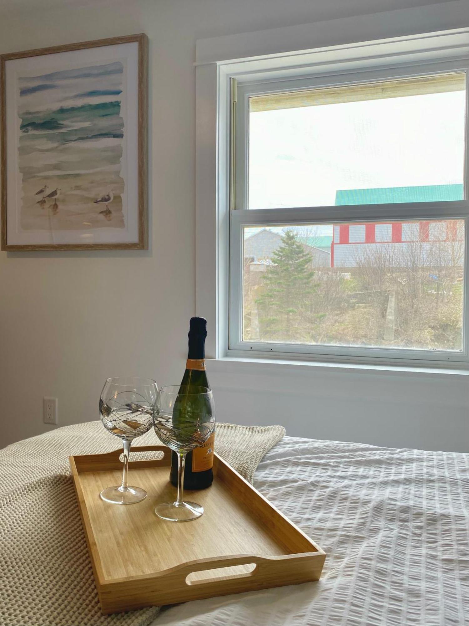 Tides Inn And Social - Sea Breeze Suite Seal Cove المظهر الخارجي الصورة